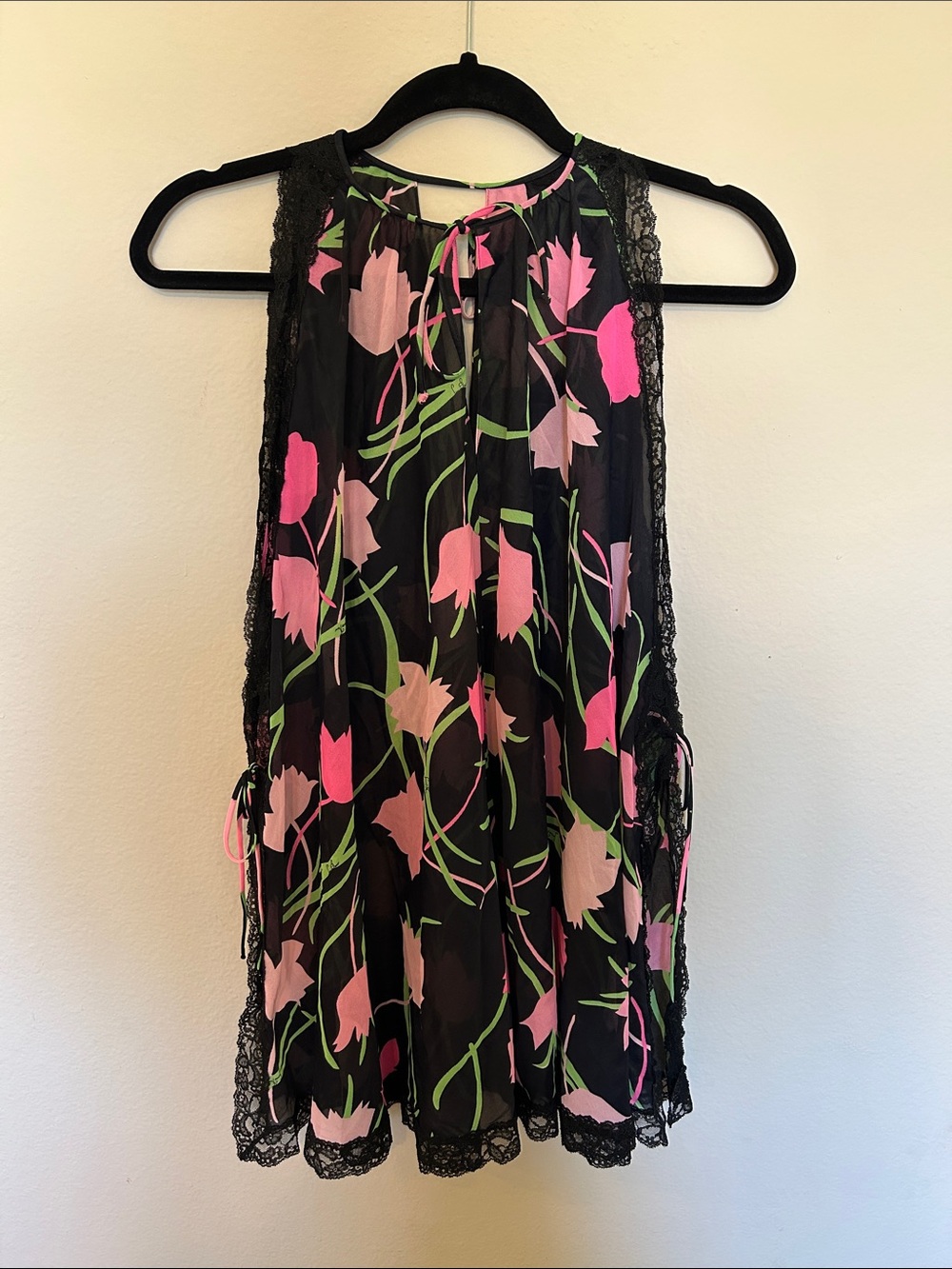Vintage Claire Sandra Lucie Ann 60’s Black Floral Chemise with Pink Tulip Print